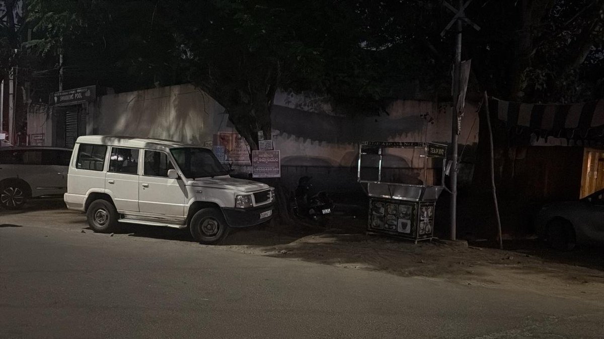HarishsVoice's tweet photo. @GHMCOnline There are illegal shops being set up in over our area. When questioned, the owners claim they have permission. Could you please investigate this?
Location: https://t.co/qvWl1pkFUr

Our colony is already struggling with people gathering, smoking, and drinking in public spaces. Adding more areas for such activities, especially at night, is causing nuisance to residents and passersby. If this continues, these roads may become unsafe and unusable.

This activity began today, so we urge you to take prompt action before these setups become permanent.