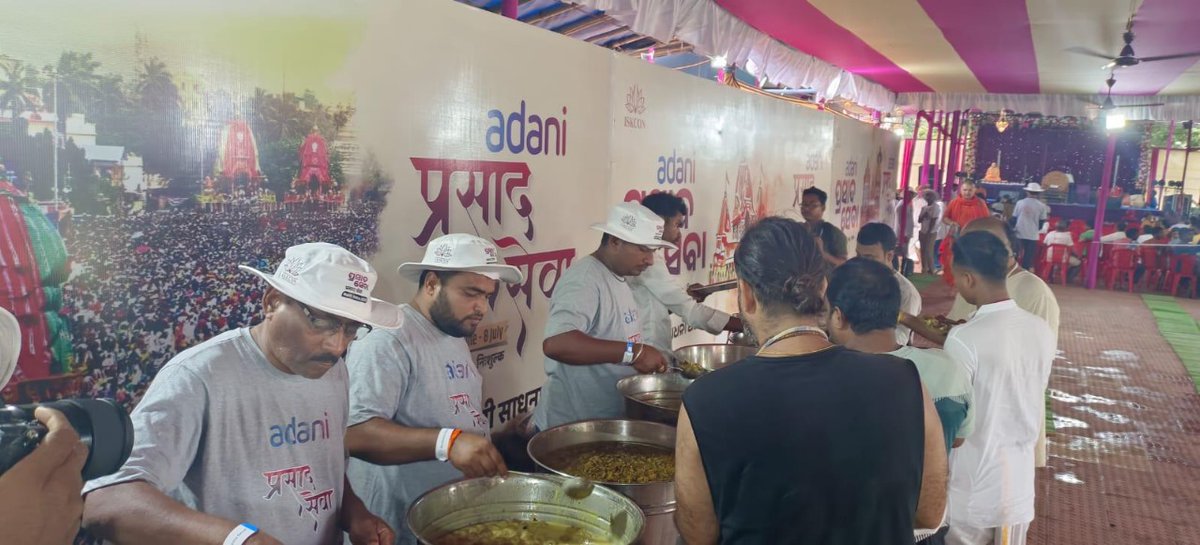 uday9_1's tweet image. Where culture meets innovation — that’s India leading with tradition and technology together. #AdaniGroup