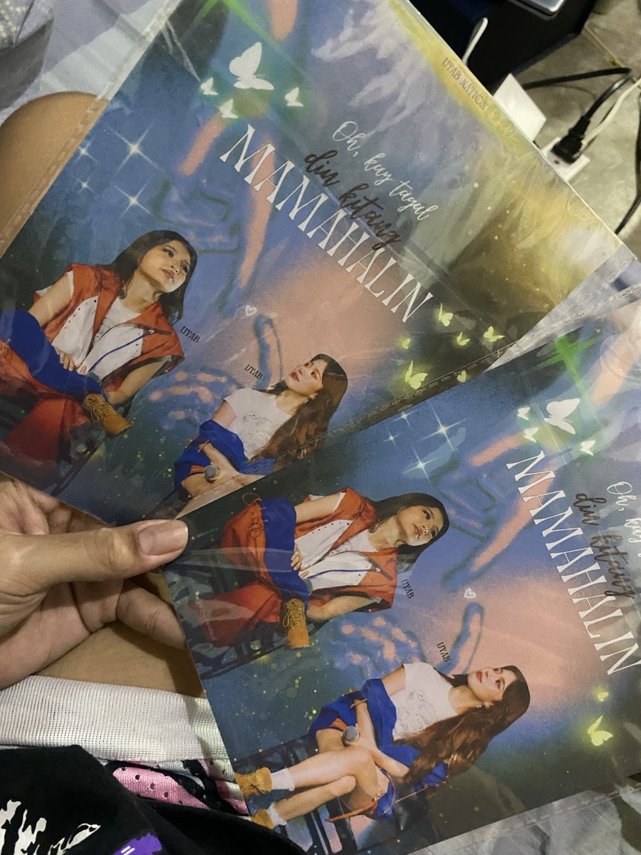 Hiii, first 3 na makakita raw samin tom ay makakakuha nitong macolet (semi poster?) SEE YOU