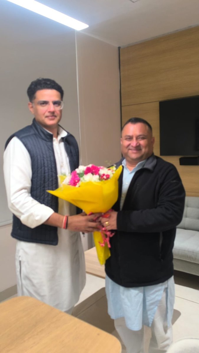 आज हिमाचल प्रदेश कांग्रेस कमेटी के नवनियुक्त प्रदेश अध्यक्ष <a href="/ivinaykumar12/">Vinay Kumar</a> जी ने मुलाकात की। 

मैं आपके उज्ज्वल भविष्य की कामना करता हूँ। आशा है कि आप कांग्रेस अध्यक्ष @Kharge जी और <a href="/RahulGandhi/">Rahul Gandhi</a> जी की नीतियों को मज़बूती से आगे बढ़ाएँगे और हमारी प्रदेश सरकार के जनसेवा तथा