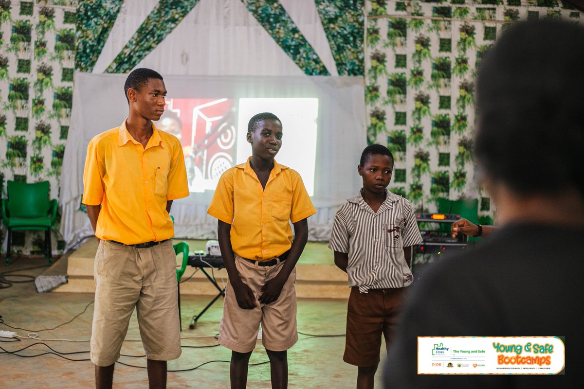 youngandsafeho's tweet image. physical and emotional changes.

For boys, puberty may bring facial hair, deeper voices, growth spurts, acne, and body odour. For girls, it often includes breast development, menstruation, wider hips, skin changes, and the need for increased hygiene.

2/6