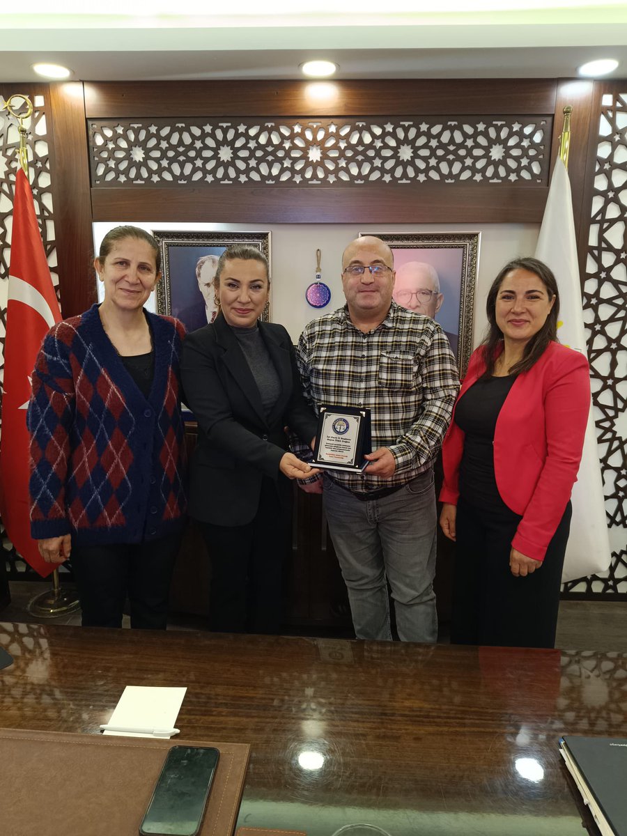 Bugün; İl Başkanlığımızda    <a href="/EmadDernegi/">EMEKLİLİKTE ADALET DERNEĞİ ⚖️</a>  İzmir Temsilcilerini ağırladık.
Haklı mücadelelerinde yanlarında olduğumuzu , ve yaşanan mağduriyetin engellenmesi için sonuna kadar sürecin takipçisi olacağımızı ilettik.
Nazik ziyaretleri için teşekkür ediyorum
