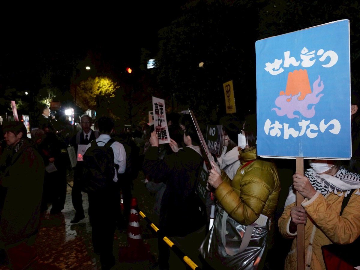 高市総理の「存立危機事態発言」発言撤回を求める緊急抗議

ありがとうございました。今週も官邸前でともに声をあげた1000人近いみなさん、中継やネットで参加したみなさん、ありがとうございました。これからもともに声をあげていきましょう🕊️

#高市総理の発言撤回を求めます