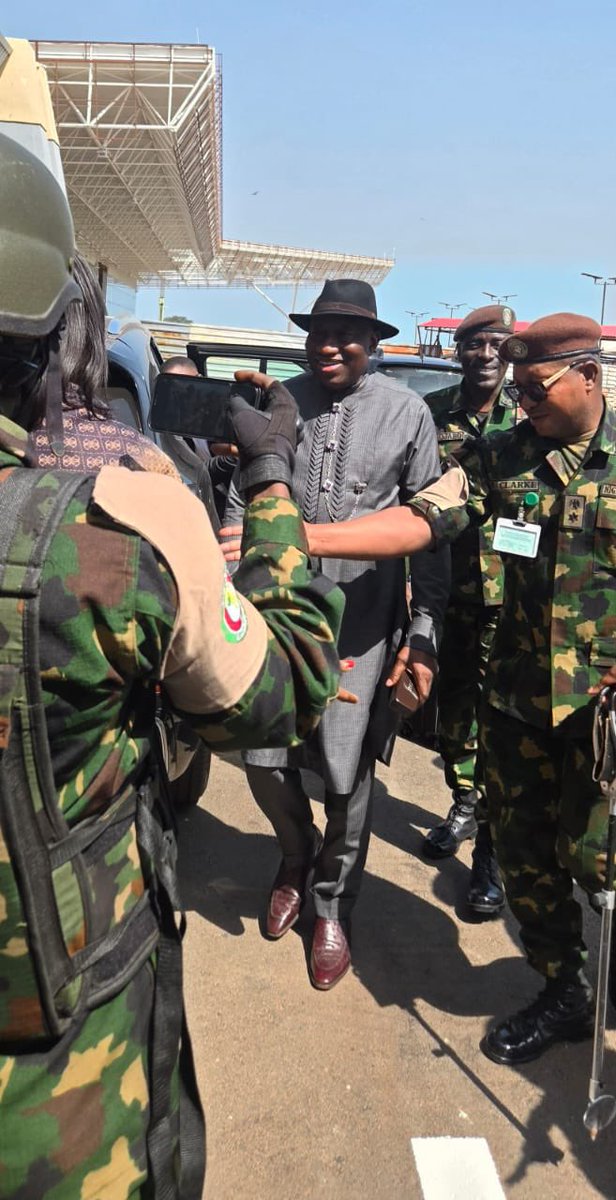 HonShield's tweet image. Because of politics, Tinubu abandoned a former President in a country under military siege? It took Ivory Coast sending its aircraft to airlift our former President back to Nigeria. 

This is not how to lead a country.