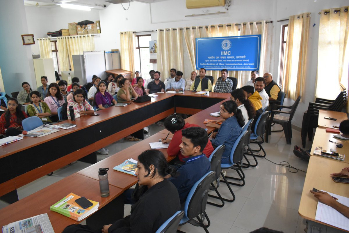 IIMC_Amravati's tweet photo. आईआईएमसी अमरावती परिसर के विद्यार्थियों ने ‘श्वास से शांति तक: मन और नींद की स्वस्थ यात्रा’ विषय पर विशेष सत्र में ऑनलाइन सहभागिता की। इस विशेष सत्र का आयोजन आईआईएमसी, मुख्यालय, नई दिल्ली द्वारा किया गया।
#BREATH_REST_RENEW
@IIMC_India
@MIB_India
@pragyapgaur https://t.co/JVimYGJJa2