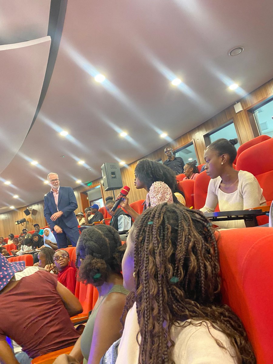 Steph4dAys's tweet photo. A student raises a key concern about journalism today, and the guest offers an insightful response. So much to learn from this interaction. 
@uonbi
#WeareUoN
#TrueJurnalism
#WorldwideJournalism https://t.co/BnhjSysmYe
