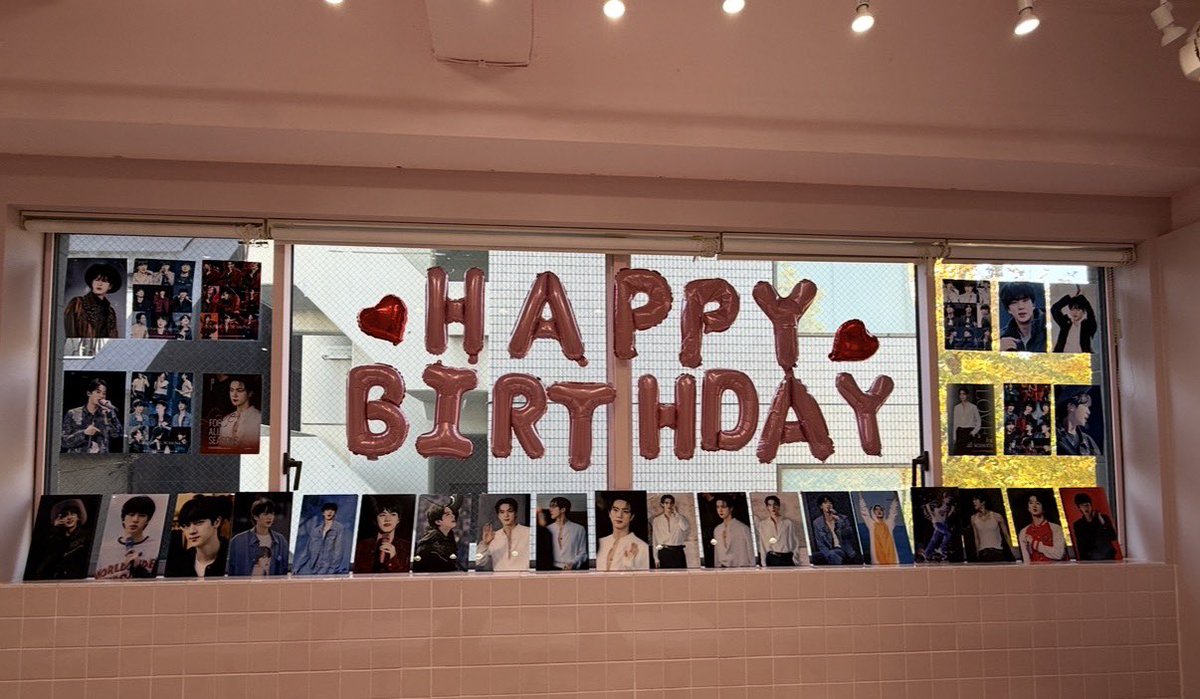 lemonad_001390's tweet image. ジンくんセンイル🎂
cafe yolumさんにお邪魔してきました！

#BTS #ジン🐹
@ALittleBraver92 様
@ALB92_JP I#
@yolumlovesyou 様

素敵な空間✨&amp;amp;写真🥰
ありがとうございました❣️

ケーキ🍰も美味しかったです
ジンくんに囲まれて幸せでした💜