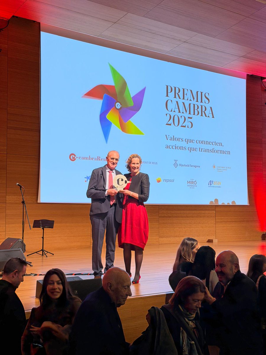 Rebem el guardó a Empresa Familiar Baix Camp als Premis Cambra 2025, un reconeixement als 200 anys d’història i esforç. Ens impulsa a seguir treballant amb compromís i estima per la nostra terra. Enhorabona a tots els guardonats. 💛

<a href="/cambrareus/">Cambra de Reus</a>