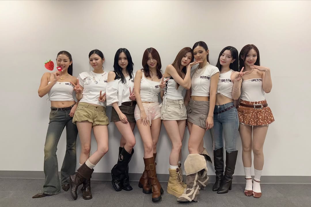 celebkr's tweet image. Who_모모 트와이스
Where_대만 콘서트
Wearing_스컬프터 @sculptor__wd 
Product_Rudolph Fur Shorts

#모모 #트와이스 #twicetagram #트와이스모모 #스컬프터 #sculptor