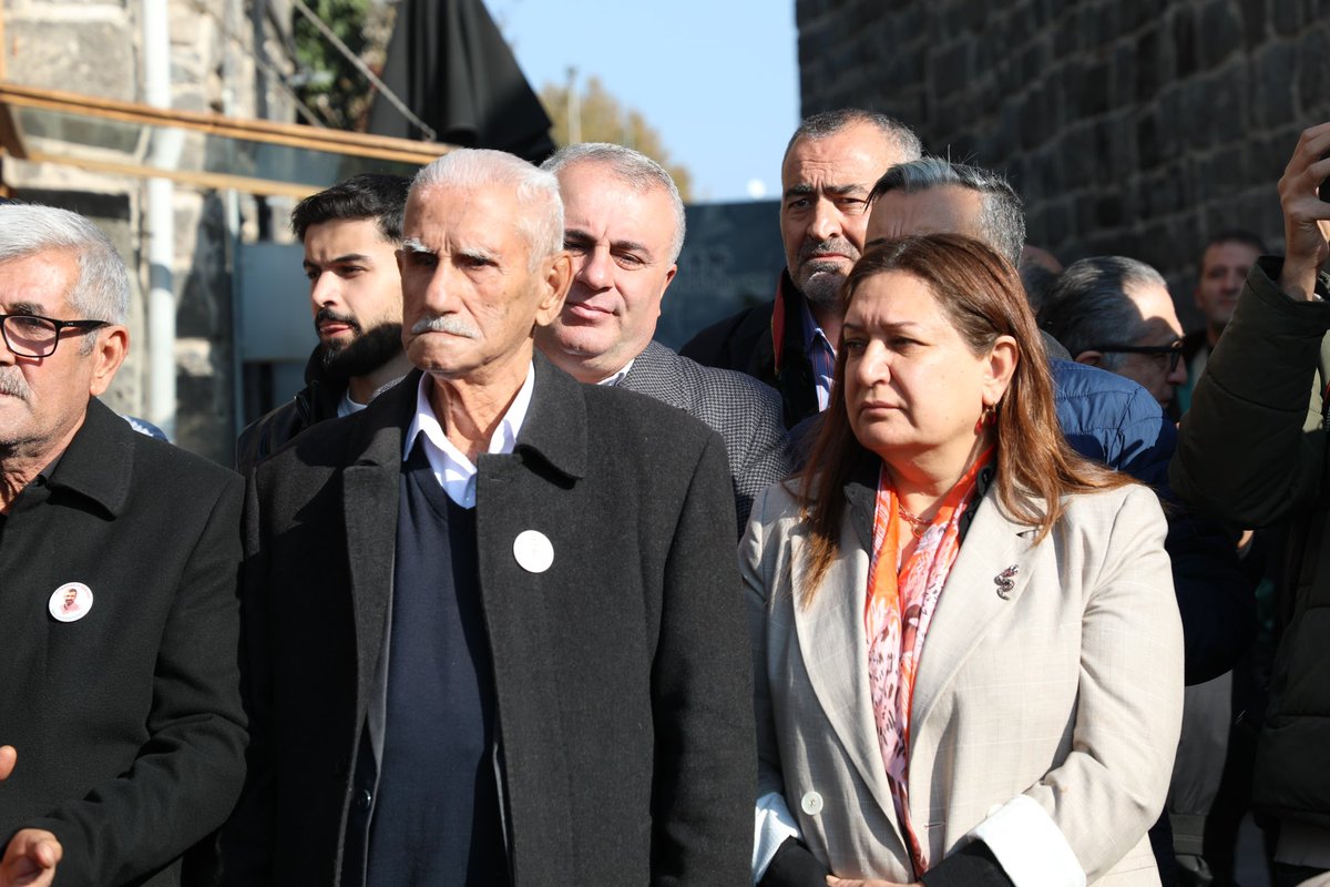 Di 10emîn salvegera qetilkirina wî de me Serokê berê yê Baroya Amedê Tahîr Elçî bi bîr anî. 

Bi pêşengiya Baroya Amedê, ji ber Edliyeya Amedê heta ber Minareya Çarling meş hat lidarxistin. Berdevka partiya me Ayşegul Dogan, parlamenterê me Sînan Çîftyurek, Hevseroka me Gulşen