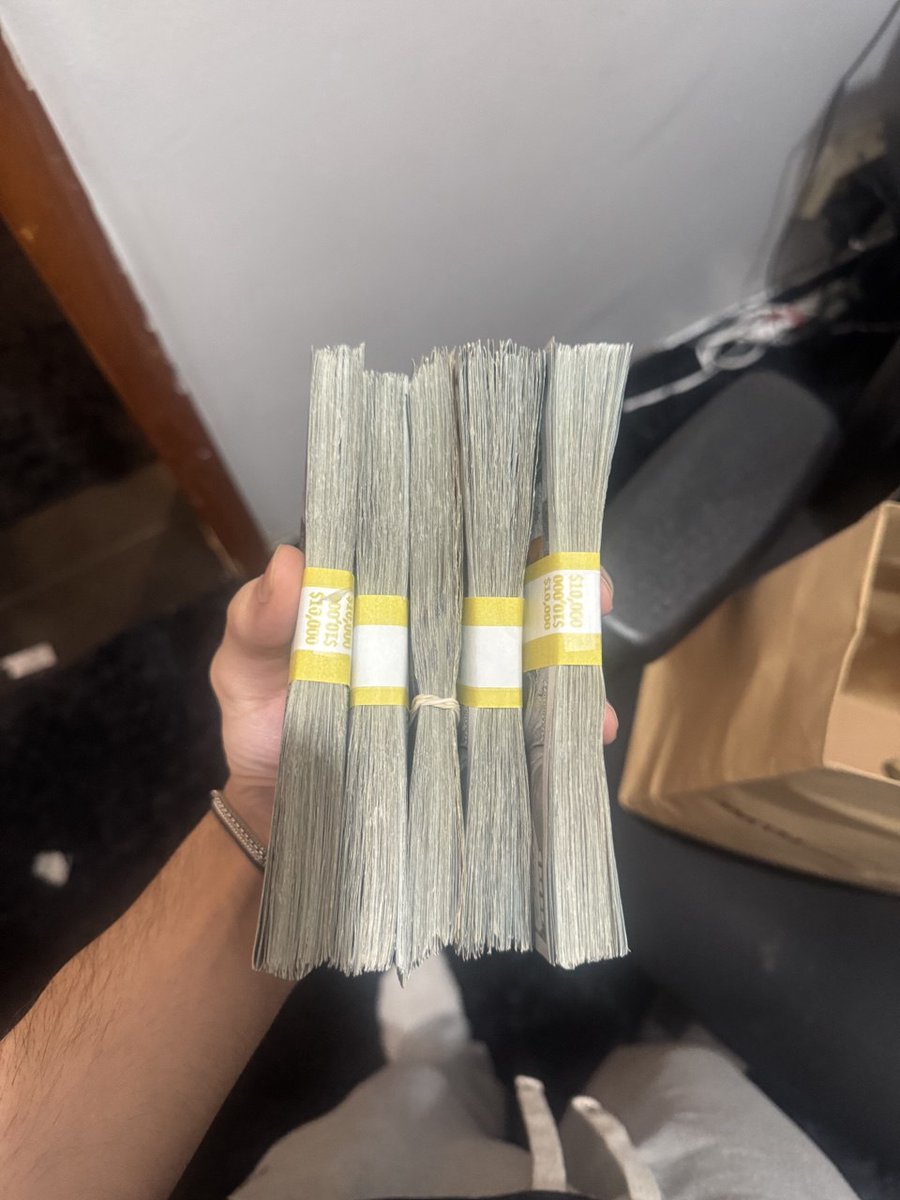 gabe 🦇 tweet media