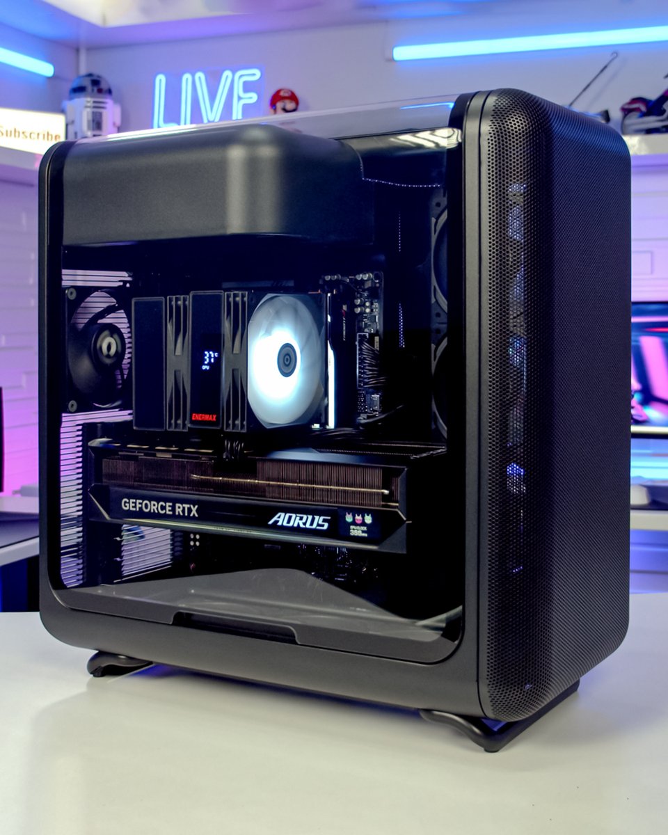 GIGABYTE_DE's tweet image. GIGABYTE AORUS AERO GAMING POWER 😎

GIGABYTE AORUS B850 AORUS ELITE WIFI7
GIGABYTE GeForce RTX 5070 Ti MASTER

Dank an 💘🛠📸🎥💻: @ christopherflannigancomputers @ aorus_uk 

#GIGABYTE #AORUS #pcbuild #hyte #games #custompc