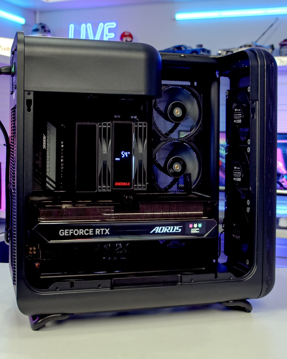 GIGABYTE_DE's tweet image. GIGABYTE AORUS AERO GAMING POWER 😎

GIGABYTE AORUS B850 AORUS ELITE WIFI7
GIGABYTE GeForce RTX 5070 Ti MASTER

Dank an 💘🛠📸🎥💻: @ christopherflannigancomputers @ aorus_uk 

#GIGABYTE #AORUS #pcbuild #hyte #games #custompc