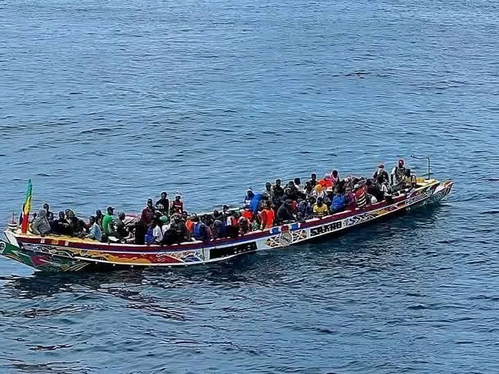 UrrMigrants's tweet photo. In just 21 days, between 4 and 25 November 2025, 1,960 Gambians left by sea for the Canary Islands.

The figures are devastating:
1,560 men
224 women
126 minors
A newborn only 7 days old
24 confirmed deaths

Imagine in just November 1,960 Gambians left. https://t.co/UOjsrAqeae