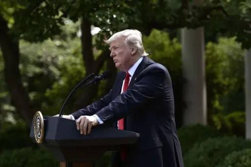 🚨 ALERTE INFO 🚨

Après l’attaque armée par un Afghan visant deux militaires de la Garde nationale à Washington, Donald Trump veut « suspendre définitivement l’immigration en provenance de tous les pays du tiers-monde. ». (AFP)