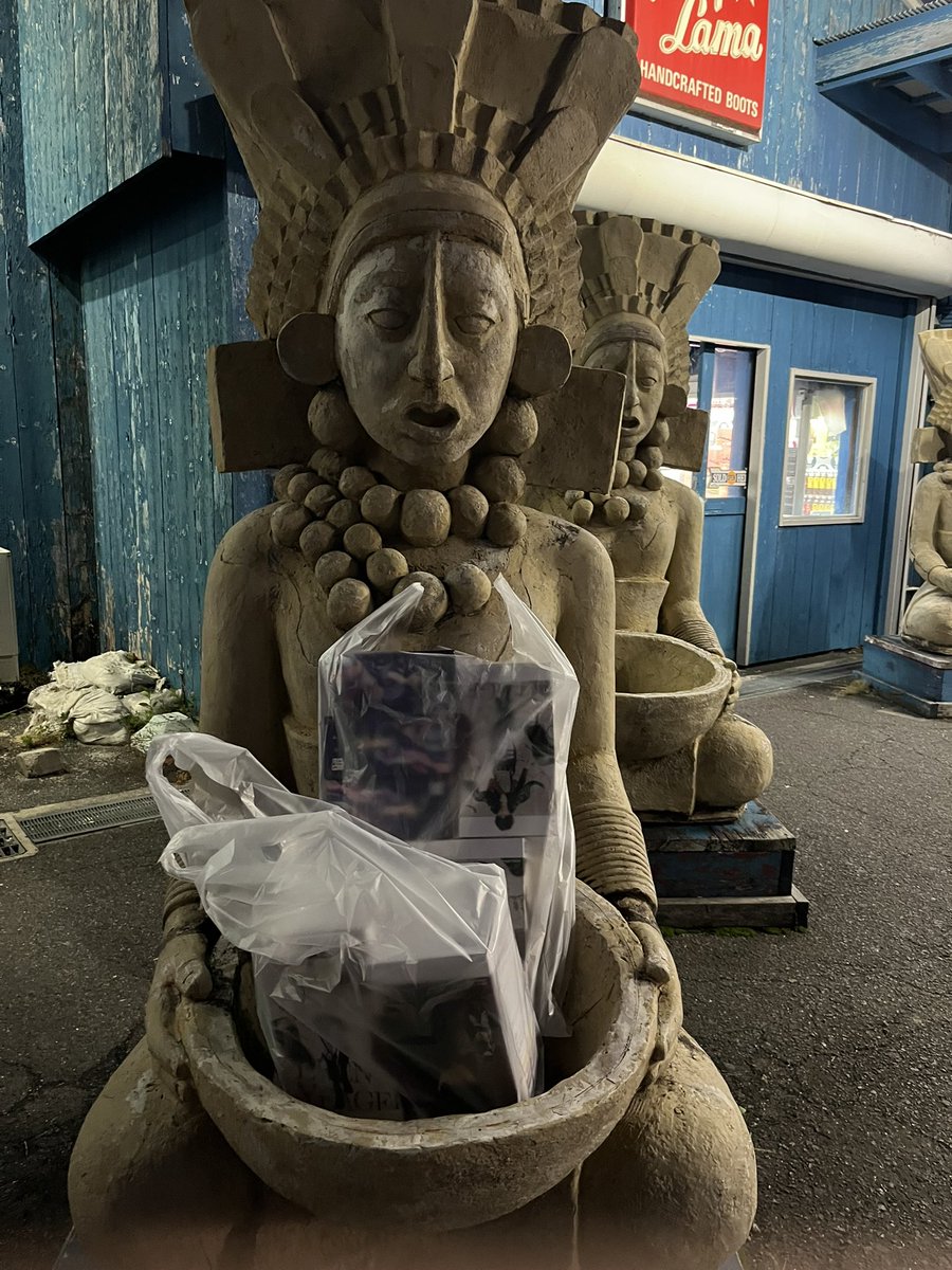 あまりクレーンゲームをやられてない方がエレンに沼ってはったので、教えてほしいと言われて、説明しながら1時間ぐらい格闘してなんとか側面回しで獲得されて、安心した☺️

やっぱり、あまりやらない人への説明は難しい😂
今日は徳を積めたかなと思います！笑
#開放倉庫京都山城