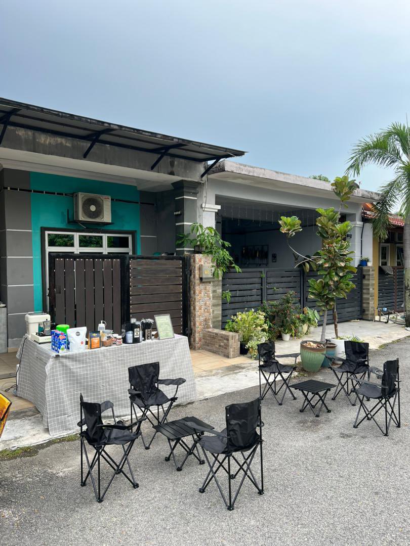 aizataidi's tweet photo. Your favourite neighbourhood spot is ready to serve good vibes and even better coffee!
Drop by and enjoy the cosy feel, local charm, and flavours that hit just right.

We’re open:
Friday to Sunday | 6PM – 12AM

Come lepak, chill, and sip with us.
See you at Coffee Rumah! 🌙🤎 https://t.co/6F29P2jjQp