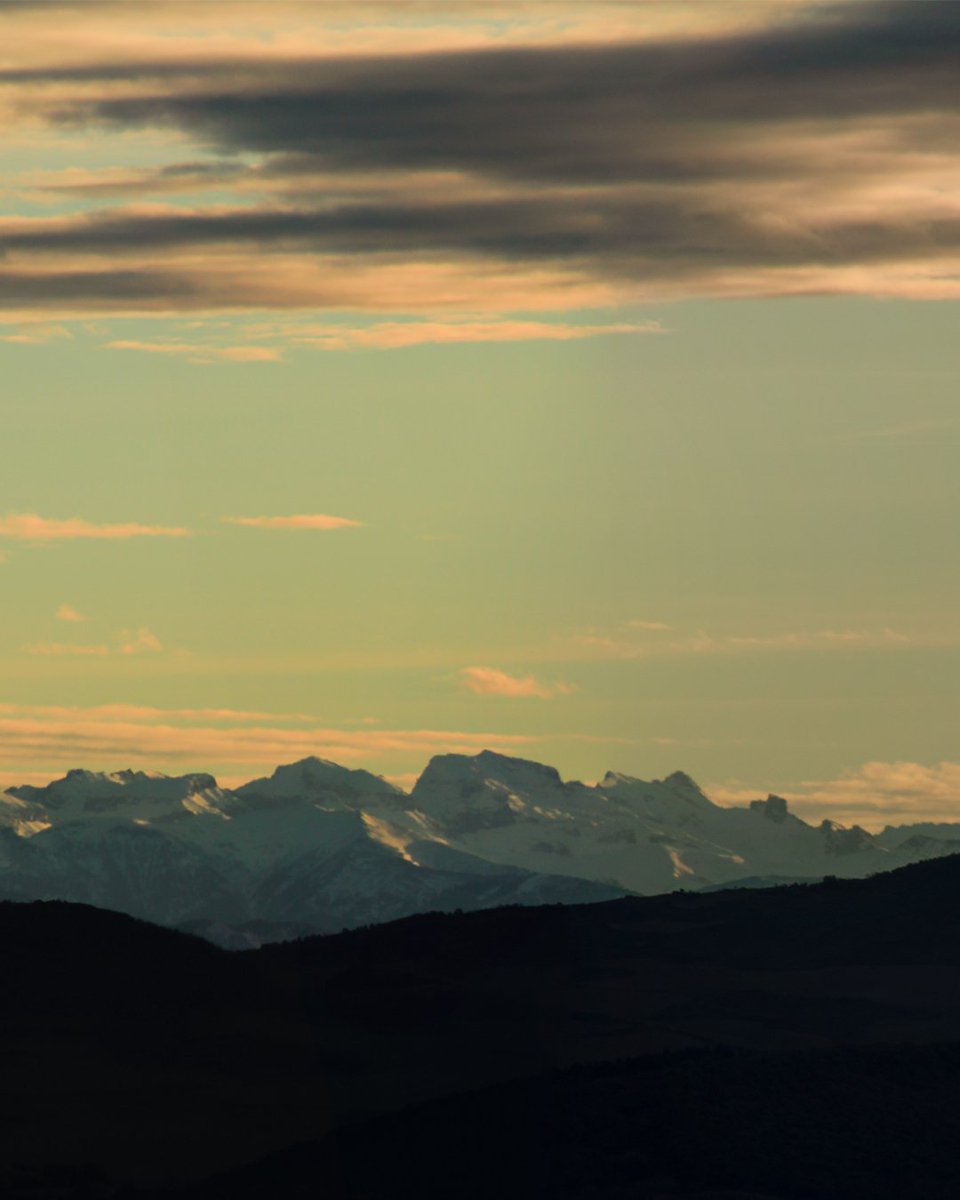 Panorámica de este #amanecer de los #pirineos con su nevadita❄️🤩