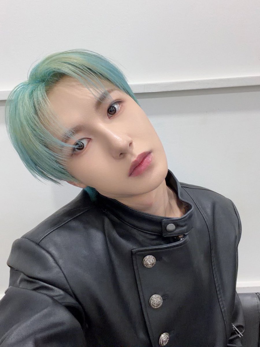 renjeonah's tweet image. 251128 renjun bbl

“this is..”
“like this ㅋㅋㅋㅋ”