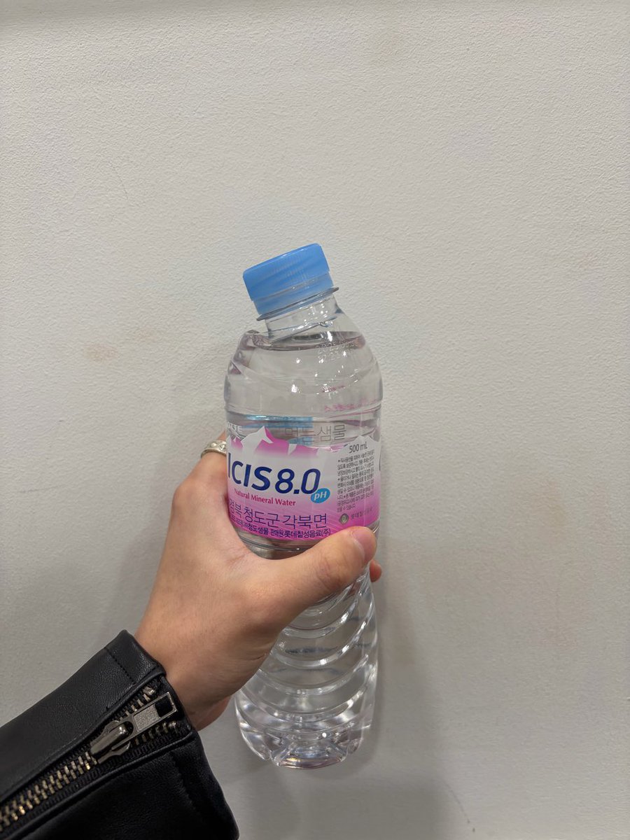 renjeonah's tweet image. 251128 renjun bbl

“this is..”
“like this ㅋㅋㅋㅋ”