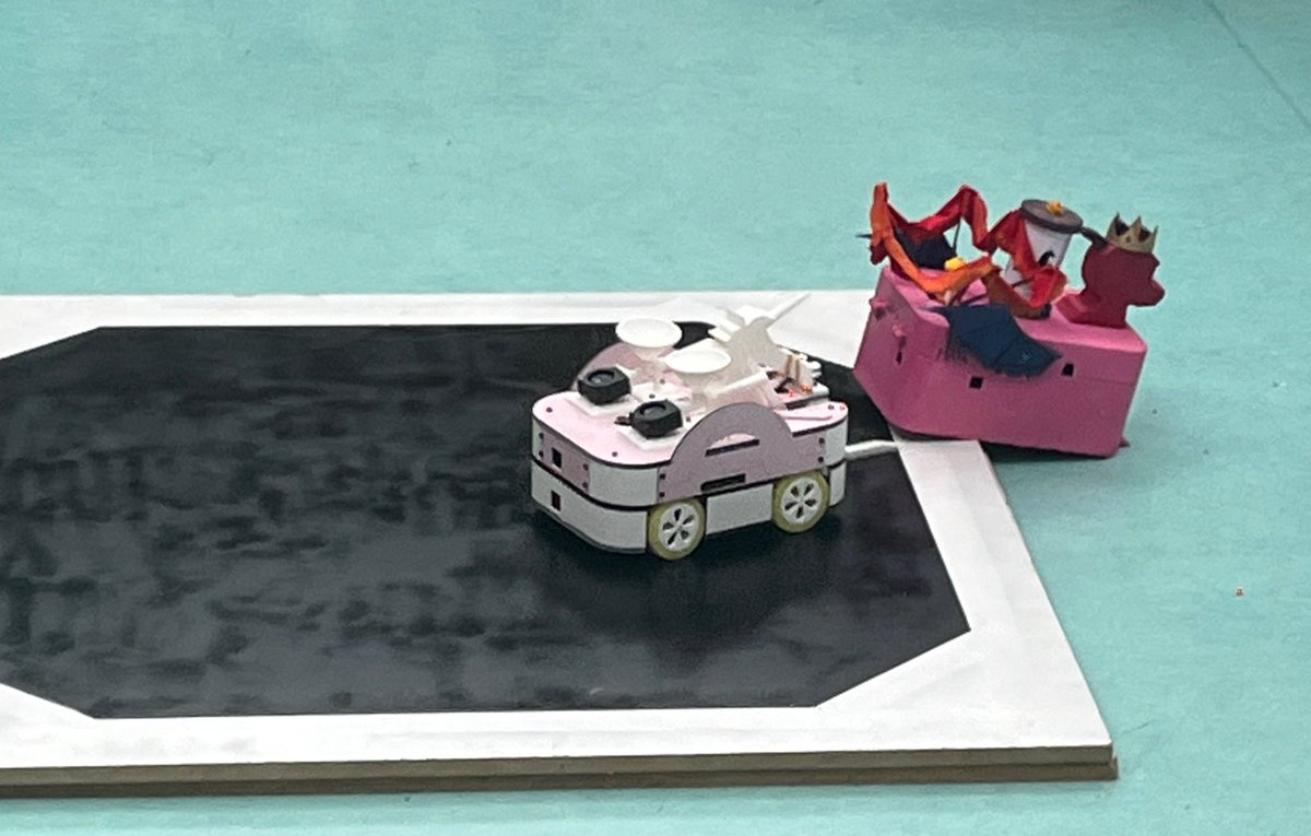 Numerique92's tweet image. Actualité à #Puteaux : Les élèves de MS/GS et CP ont conçu &amp;amp; programmé des robots #Sumobot 🤖 avec l’école d’ingénieur Mecavenir (Polytech Sorbonne).
Un partenariat qui a éveillé créativité, esprit d’équipe et découverte de la robotique !
Merci ! 
#ERUN92 #robotiquecollaborative