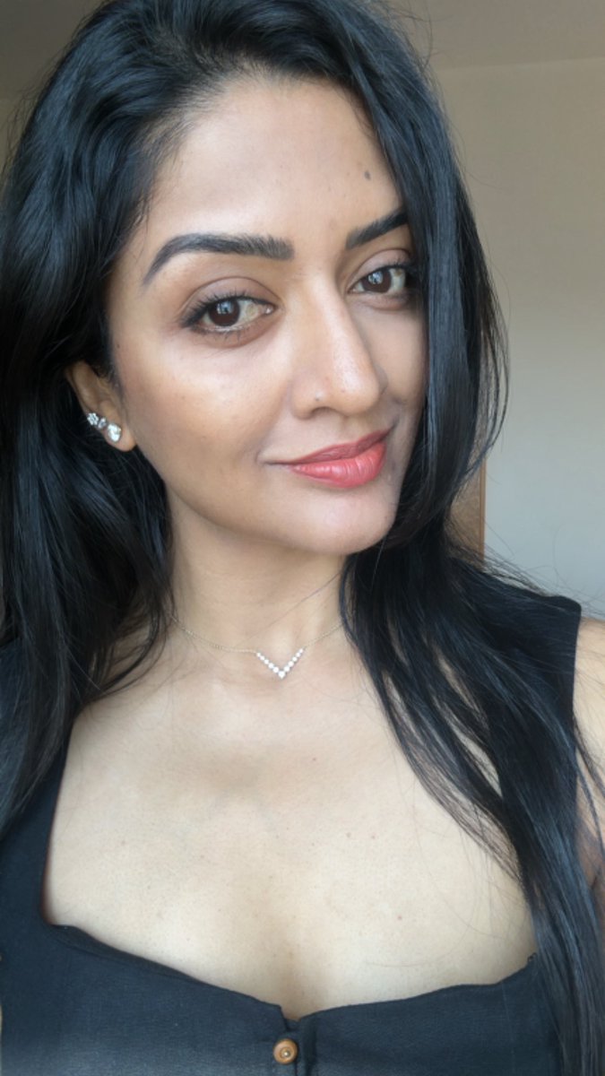 Vimraman's tweet photo. Friday Feels 🖤😎 https://t.co/EXaVJp8LfP
