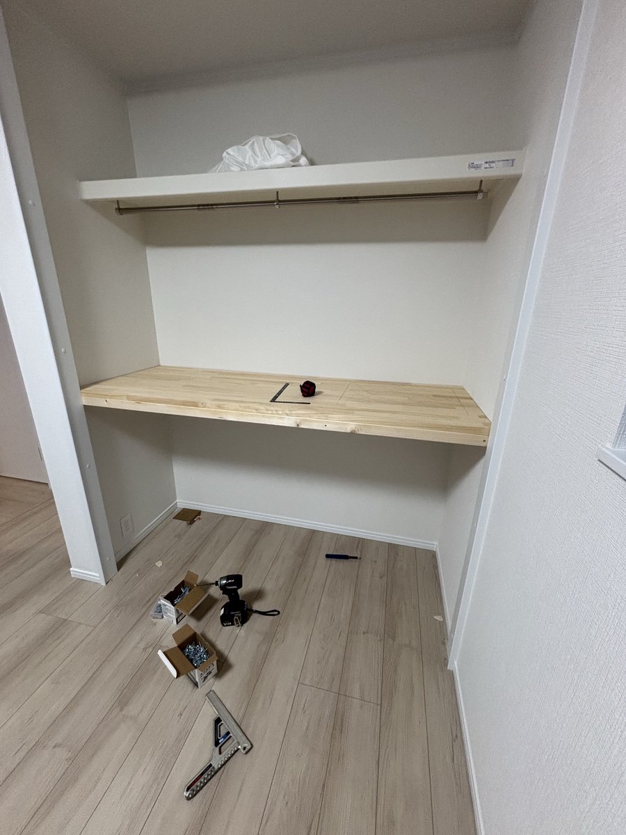 evisuke0's tweet image. 新築引渡し二日目にてクローゼット撤去！
水槽と植物の為の部屋作り始めます🙋