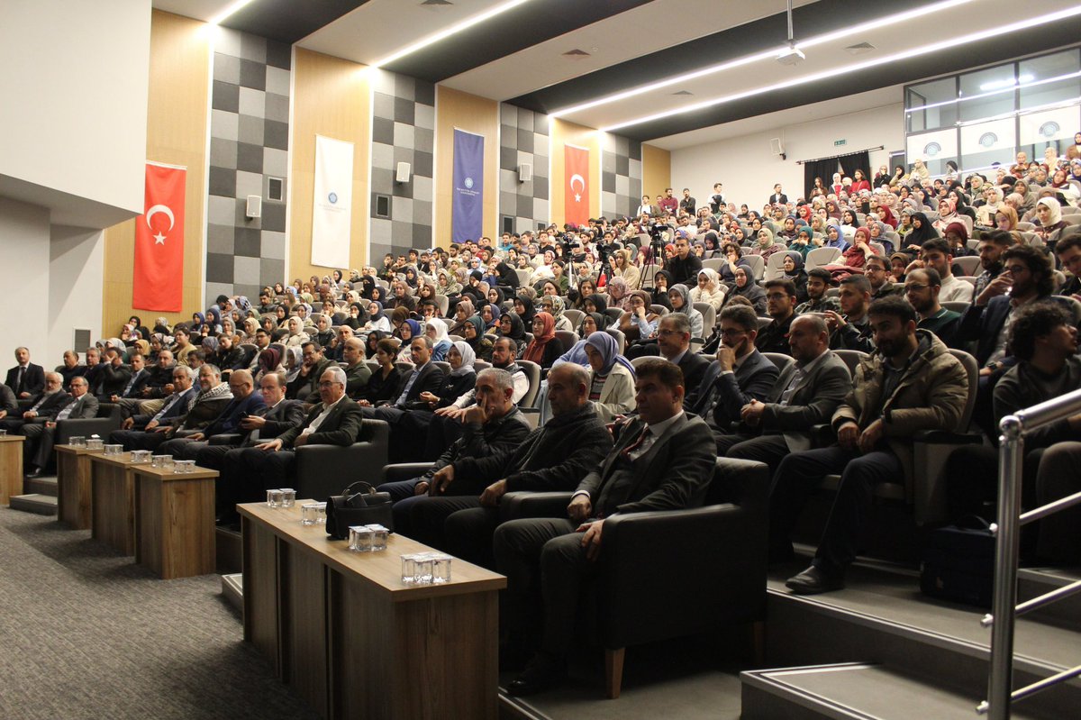 Fakültemiz ile Fen Fakültesi'nin ortak düzenlediği "Bir Bilenin Bir Görenin Gözünden Kudüs" başlıklı panel; milletvekilleri, dekanlar, üniversite genel sekreteri, fakülte öğretim üyeleri ve öğrencilerin yoğun katılımıyla gerçekleşti.