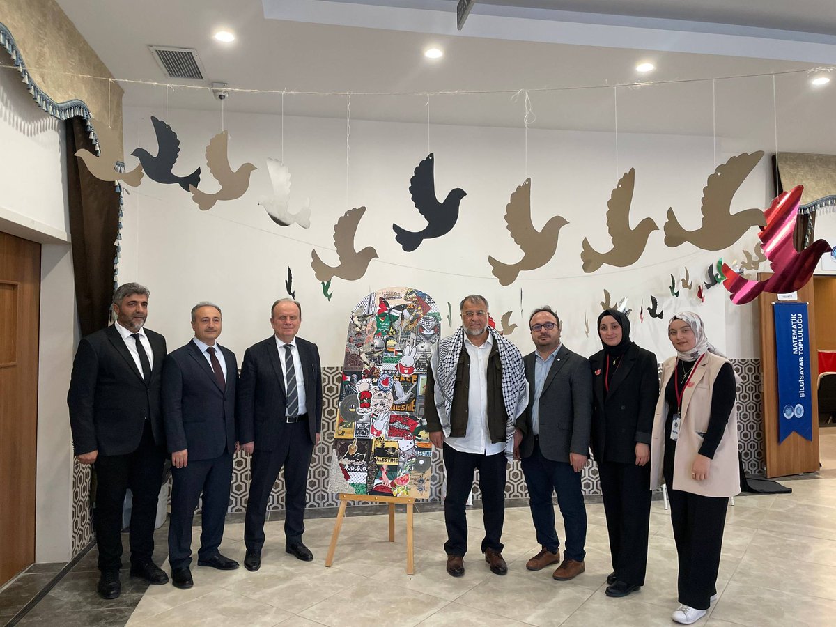 Fakültemiz Nezahat Keleşoğlu Konferans Salonunda gerçekleşen programda dekanımız Prof. Dr. Kamil Güneş ve Fen Fakültesi Dekanı Prof. Dr. Bünyamin Aydın, açılış ve selamlama konuşması gerçekleştirdiler.