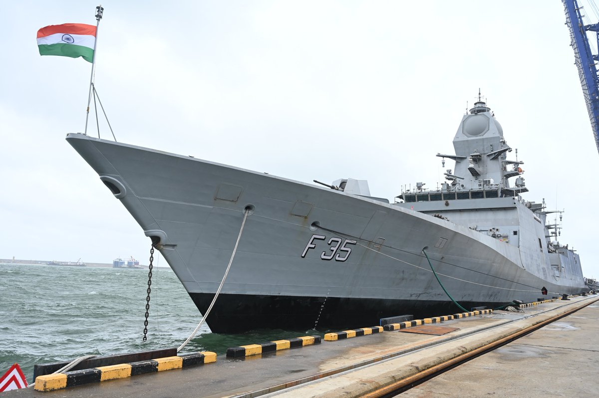 AIRNewsHindi's tweet image. भारत का पहला स्वदेशी विमानवाहक पोत #INSVikrant और युद्धपोत  #INSUdaygiri, 27–29 नवंबर तक होने वाले #SriLankaNavy International Fleet Review 2025 में भारत का प्रतिनिधित्व कर रहे हैं।

#BridgesofFriendship | #IndianNavy | #IndianNavyatSLN_IFR25 | #MaritimePartnerships | #SLN75 |