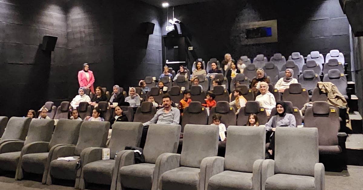 Ailemle Eğitim Yolculuğum
“Ailemle sanat günü” etkinliği kapsamında Arılar sınıfı ailesi sinemada eğlenceli vakit geçirdiler🎞️🍿

<a href="/Yusuf__Tekin/">Yusuf Tekin</a> <a href="/ebubekirsavasci/">Ebubekir Sıddık Savaşçı</a> <a href="/ali_eyyupkoca/">Ali Eyyupkoca</a> <a href="/SuleymnAKIN/">Süleyman AKIN🇹🇷</a> <a href="/mehmeteminduya1/">Mehmet Emin DUYAN</a> <a href="/makdag47/">Makdag</a> <a href="/Kmimzeyn/">Şeyhdavut Kösesoy</a> <a href="/mebtegm/">Temel Eğitim Genel Müdürlüğü</a>