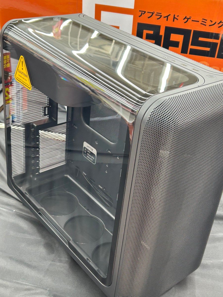 ap_hironishi's tweet image. 🔥話題のPCケース登場🔥

曲面ガラスが特徴的なケースHYTE X50が入荷しております👀✨

E-ATX対応で側面に水冷クーラーの取り付けも可能です！！！！在庫少なめなのでお急ぎください🏃

＃HYTE　＃HYTEX50　＃自作PC　＃ゲーミングPC