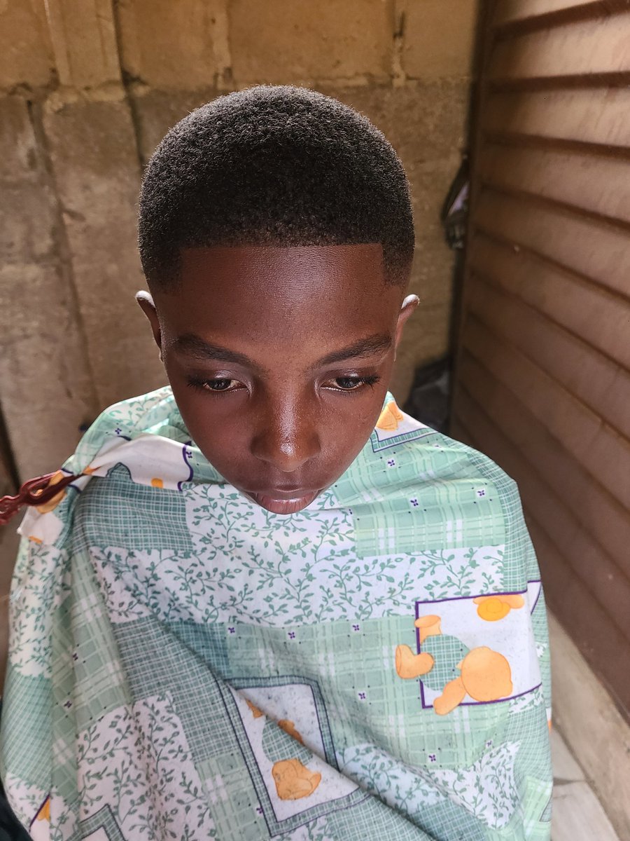 Kola_Emmanuel01's tweet photo. That lineup fit cut ✂️ your hand, try touch am fess..
Meet me at the salon 💈😎...
GM
#OnGod #salonvibes #UnisexSalon #SalonVibes #HairTransformation
#GenderNeutralBeauty #HairCare
#FreshCut #BeautyForAll
#ModernSalon #HairCare
#StyleForEveryone https://t.co/164i2SKUIj