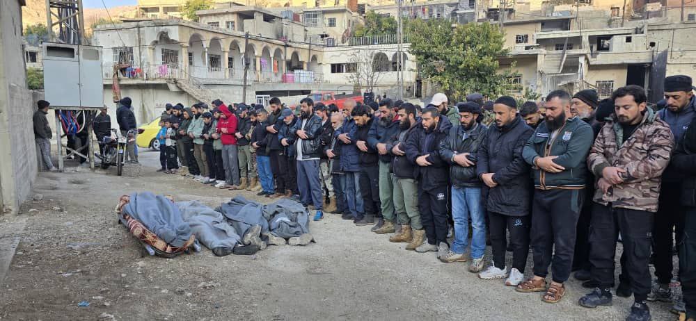 إليك ماحدث صباح اليوم في " بيت جن " السورية " 

- توغلت فجر اليوم دورية إسرائيلة لقرية بين جن السورية على الحدود وذلك للقبض على مجموعة من سكان هذه القرية

- بدأ سكان القرية السورية مقاومة هذه الدورية والاشتباك معها مما أدى لتدخل الطيران الإسرائيلي 

- قام أهالي قرية "بيت جن"