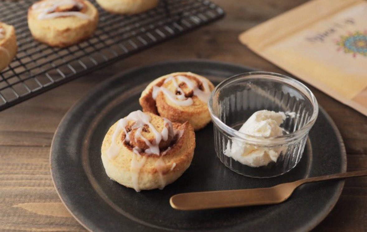 私は寒くなってくるとシナモンの香りが恋しくなります。
そんな時作るのが、このシナモンロールみたいなスコーンです。