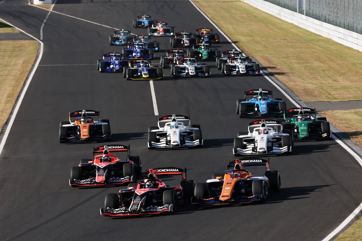 SUPER_FORMULA's tweet image. ／
SFロスでお困りの皆さまへ朗報です📣
早くも2026シーズンに向けてアクセル全開の予感です🏎️
12.10(水)･11(木)･12(金)は鈴鹿サーキットへGO‼️
＼

🔽SUPER FORMULA合同テスト･ルーキーテスト
3日間合計12時間の走行スケジュールはこちら👀
superformula.net/sf3/release/24…
#SFormula #鈴鹿サーキット