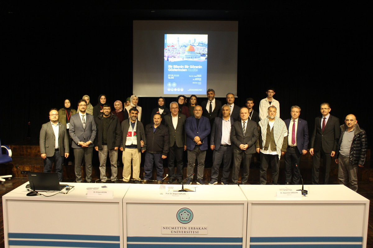 Program sonunda yapılan sürpriz çekilişlerde ise dinleyici öğrenciler arasından 3 öğrenci umre, 3 öğrenci Kudüs gezisi, 10 öğrenci para ödülü, 15 öğrenci ise kefiye ve çeşitli hediyeler kazandı. Anlamlı program, toplu hatıra fotoğrafının ardından sona erdi.