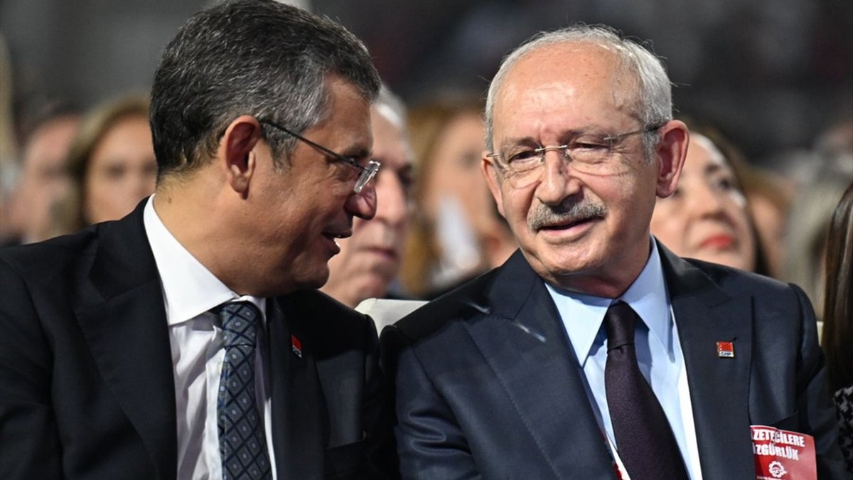 platformNar's tweet photo. 🔴Özgür Özel:    

“Tüm partiyle kucaklaşmak istiyoruz ama bazen kirpiyle kucaklaşamazsınız.” https://t.co/h4uz3zN3hs