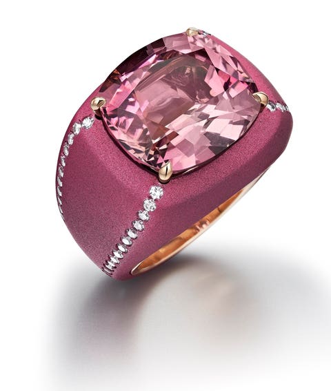 _bigstepa's tweet photo. This partnership between @ORIGYNTech & Suzanne marks a huge milestone:
Szy is now certifying all 1001 pieces she has designed over her 24-year career. Each unique jewel receives a full "digital passport" detailing its history, materials, and provenance.
#ICP #OGY #RWA #ORIGYN https://t.co/32loNpvfKp