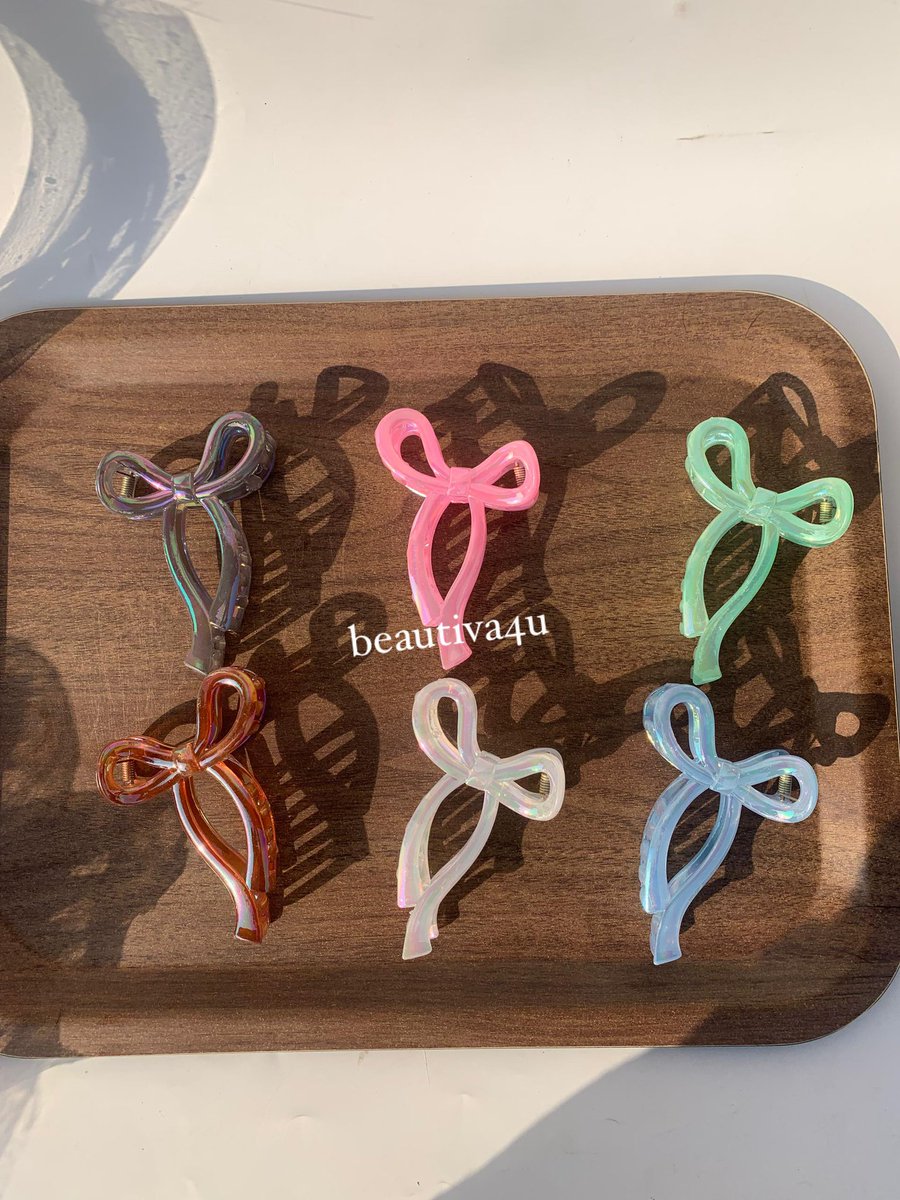 sheistoluwalope's tweet image. Pretty Designs of claw clips to shop 

F1- 2000 NGN
F2- 1350 NGN
F3- 2500 NGN

Don’t forget to shop during our sales!🥳
7 days to go🤩
📍Ibadan
🚚 Nationwide delivery