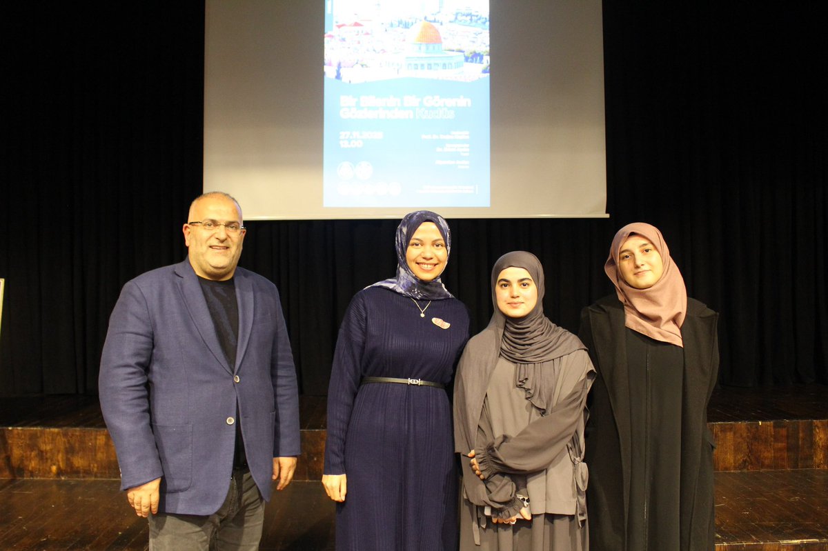 Fakültemiz öğretim üyesi Prof. Dr. Doğan Kaplan'ın moderatörlüğünü üstlendiği panelde yazar Dr. Erkan Aydın, Kudüs'ün tarihi, dini ve kültürel arka planını, aktivist Alparslan Arslan ise Küresel Sumud Filosu ile çıktığı Gazze yolculuğuna dair duygu yüklü anekdotları aktardı.