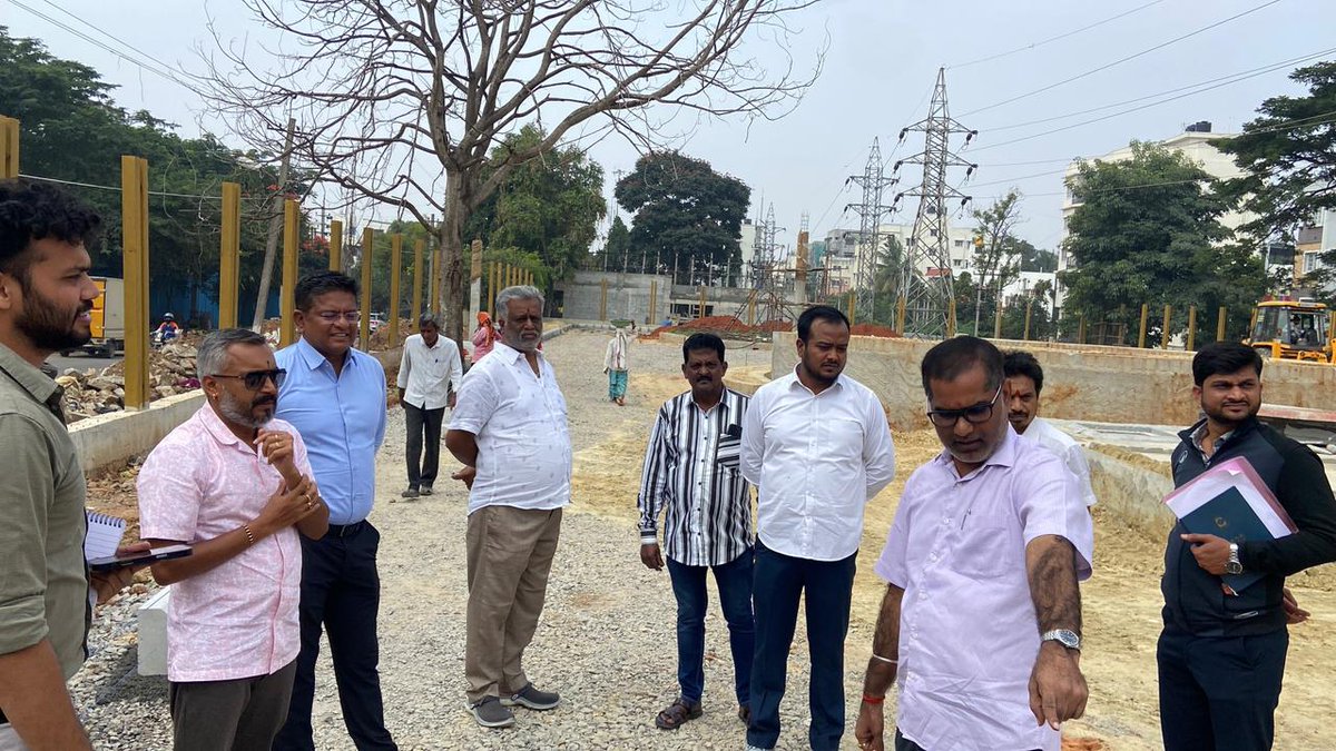 KJGeorgeOffice's tweet image. #SarvagnaNagarConstituency:

#WorkUpdate: Under the directions of Hon’ble Minister for Energy Shri @thekjgeorge  Ji, officials from the MLA Office, along with local leaders, conducted an inspection of the ongoing development works at the @kptcl_official #ThemePark near the #KPTCL…