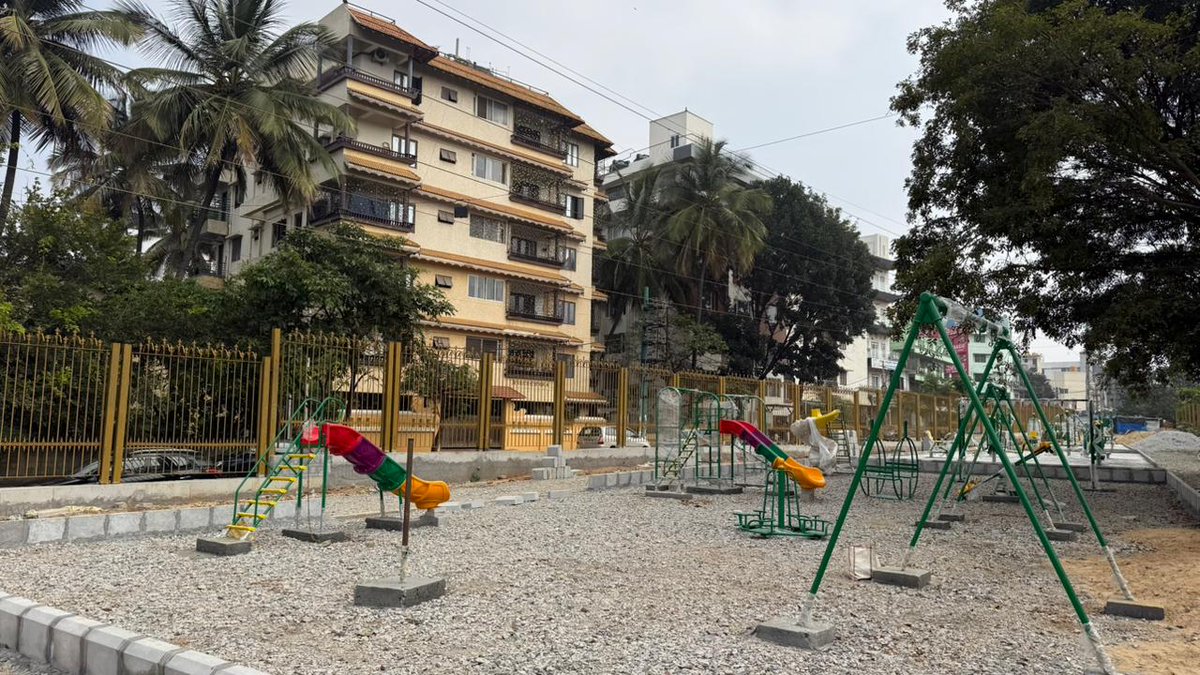 KJGeorgeOffice's tweet image. #SarvagnaNagarConstituency:

#WorkUpdate: Under the directions of Hon’ble Minister for Energy Shri @thekjgeorge  Ji, officials from the MLA Office, along with local leaders, conducted an inspection of the ongoing development works at the @kptcl_official #ThemePark near the #KPTCL…