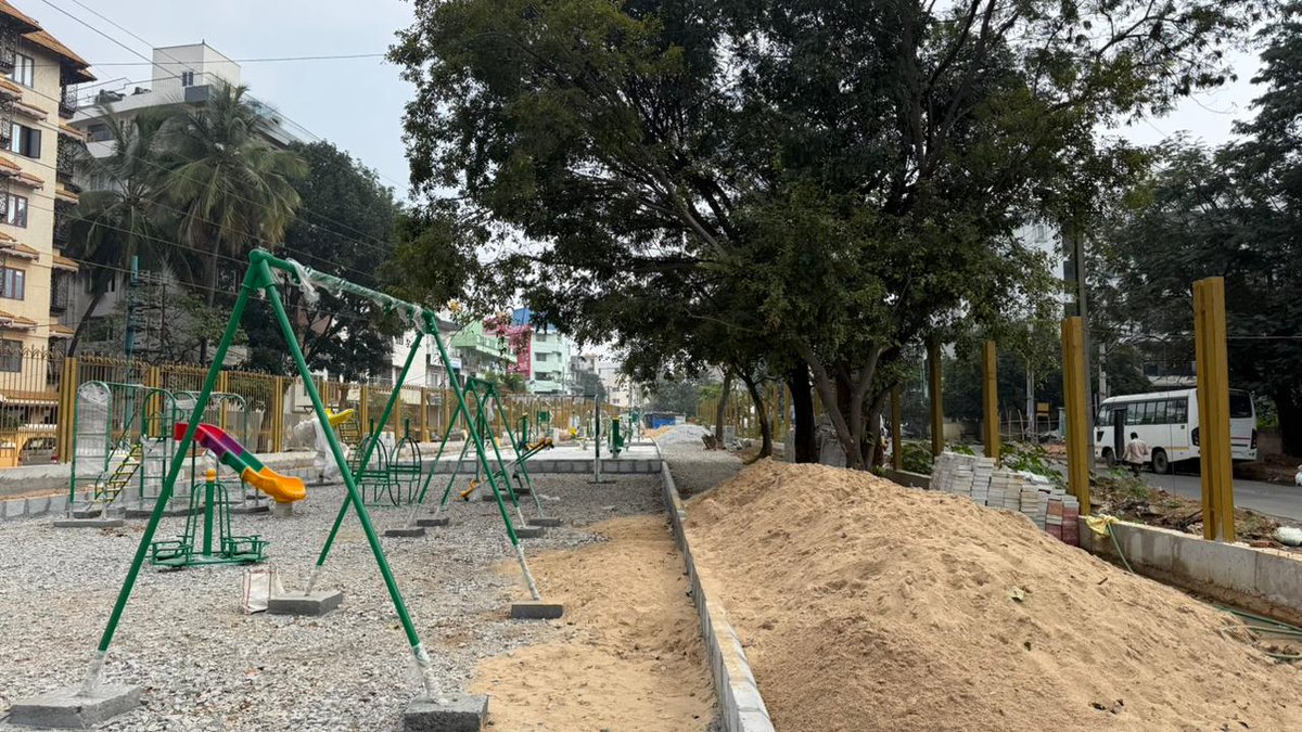 KJGeorgeOffice's tweet image. #SarvagnaNagarConstituency:

#WorkUpdate: Under the directions of Hon’ble Minister for Energy Shri @thekjgeorge  Ji, officials from the MLA Office, along with local leaders, conducted an inspection of the ongoing development works at the @kptcl_official #ThemePark near the #KPTCL…