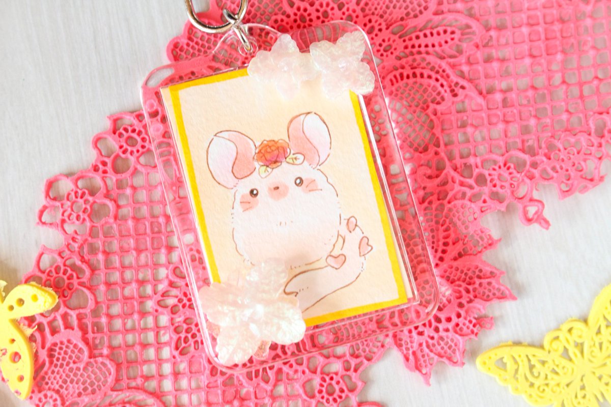 kobahandmade's tweet image. #お花でつむぐ物語

C-5 きょうりゅうさん
C-7 ココアねじゅ原画キーホルダー 
C-8 いちごミルクねじゅ原画キーホルダー 
💐通販掲載リストより💐

こちらの3点となっております💡

《通販は期間限定です》
11/29（土）15：00〜
12/1 （月）  18：30まで