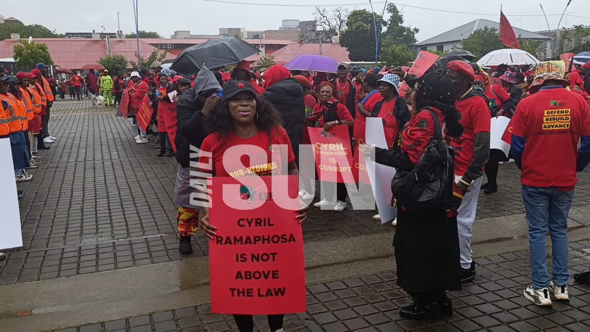 dailysunsa's tweet photo. 🔴 EFF MARCH ALERT! The Red Berets are taking to the streets to demand the immediate release of the Phala Phala judgment! ⚖️ The people deserve answers. Pics by Kgomotso Medupe #EFFMarch #PhalaPhala #Transparency