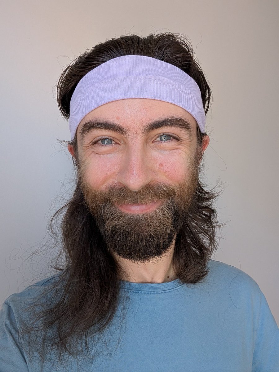 justallroutine's tweet image. tgif babes !! 💜✨🩵