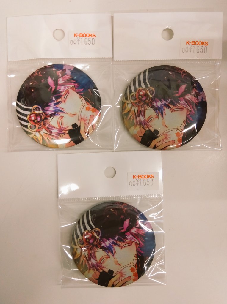 入荷情報】 悪魔執事と黒い猫 あくねこ ロノ レア 缶バッジ こちらの