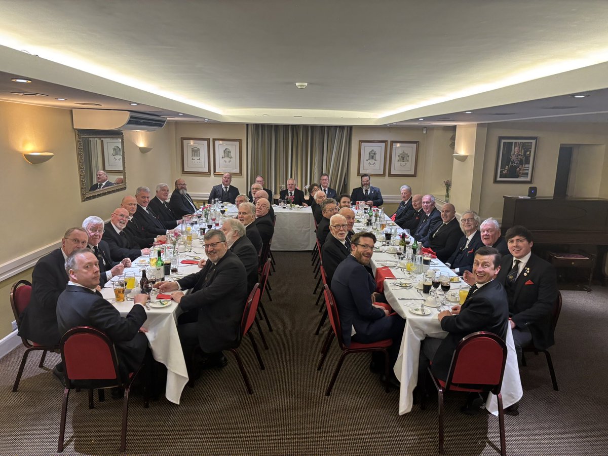 VWBroMarkSmith's tweet photo. Sherborne Chapter in @gandhroyalarch meeting in Stroud has conducted a double exaltation at its last two meetings and increased membership by 8 in total between Sept and November.  With 44 members it is just 4 below where it was 20yrs ago. Keep up the great work! https://t.co/XSZ5KUM8Ah