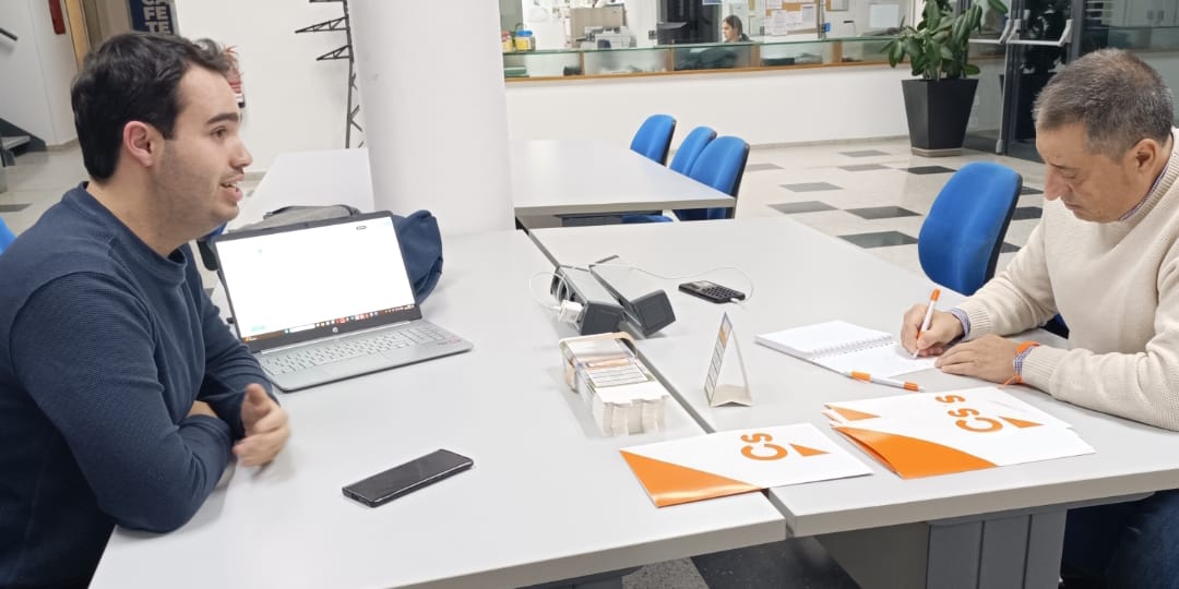 .<a href="/voceslibres_ext/">Voces Libres Extremadura</a> .<a href="/voceslibres_esp/">Voces Libres</a> 

Reunidos con representantes de Voces Libres de Extremadura.

Muy interesante reunión.

Muchos puntos en común.

¡Adelante!, esta es la juventud que necesita Extremadura, propositiva, prosperidad, innovación, tecnología, infraestructuras,